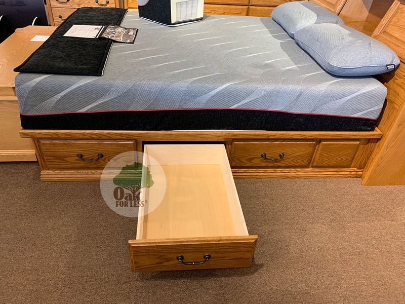 OD-O-T456-Q - Traditional Oak Pedestal Bed - Queen Size - drawer detail - Oak For Less® Furniture